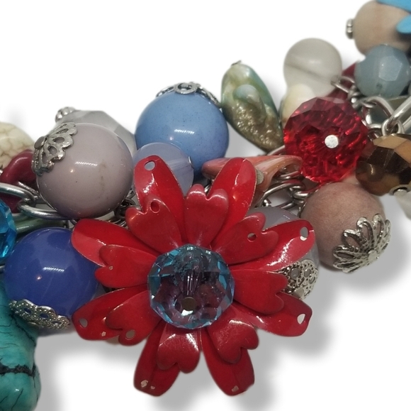 NENA JEWELRY BRIGHT FLORAL MEDLEY CLUSTER BEADED CHAIN NECKLACE - Picture 4 of 8